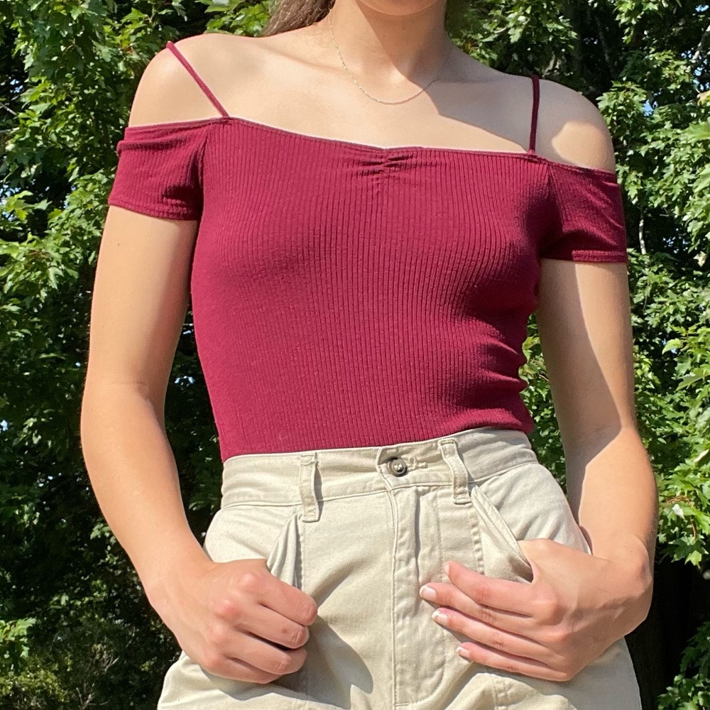 🥀AEO First Essentials Fitted Ribbed Cold Shoulder Crop Tee 🥀 - Picture 2 of 6